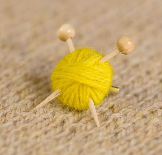 Yellow Knitter's Brooch - Yarn and Needles