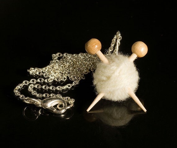 Knitters Necklace - White yarn and knitting needles