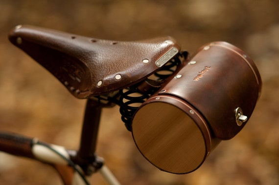 bikepretty, bike pretty, cycle style, cycle chic, bike chic, bike model, girl on bike, bike fashion, bicycle fashion, bicycle fashion blog, cute bike, girls on bikes, model on bike, bike girls cute, walnut, leather, saddle bag, leather bike bag