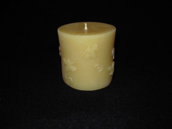 California Beeswax Honey / Bumble Bee Pillar Candle