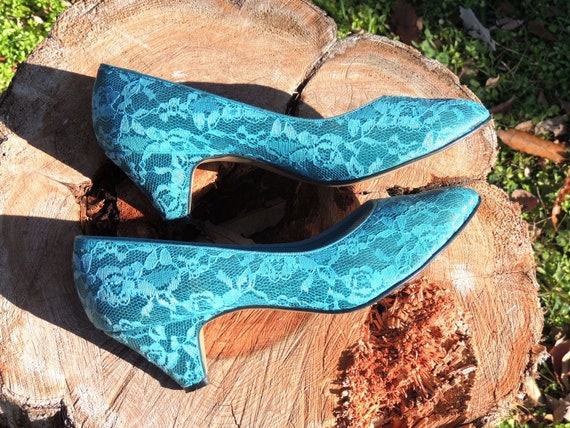 On Reserve for Erynn // Size 8.5 // VINTAGE KITTEN HEELS // Marcella // Turquoise Lace