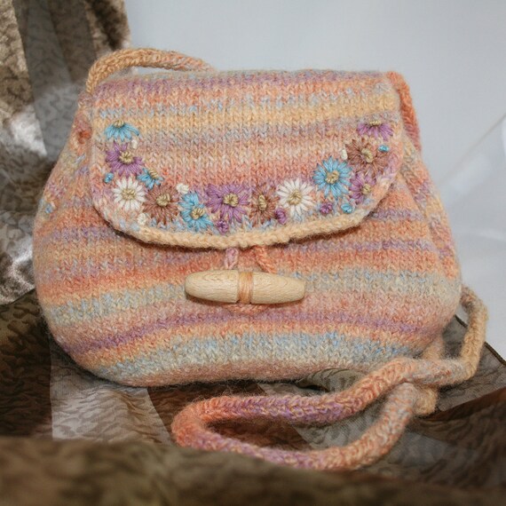 Embroidered Bag  Daisies on Beige Knitted and by Lynwoodcrafts