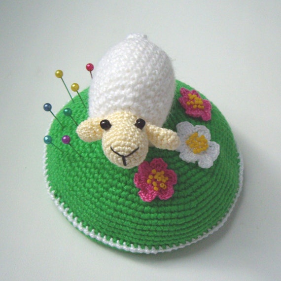 PDF PATTERN Crochet pin cushion / OOAK home decor "Little white sheep on blooming green lawn" / cute lamb / kawaii ewe / mother's day gift