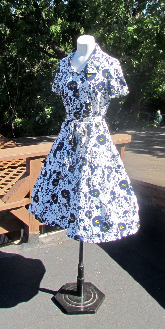 Lovely FLORAL 1950's Full Skirted GARDEN Dress