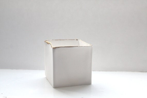 Small snow white cube made from English fine bone by madebymanos