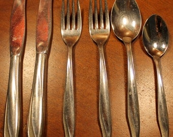 Imperial Stainless Flatware In Star Atomic Pattern | afreakatheart