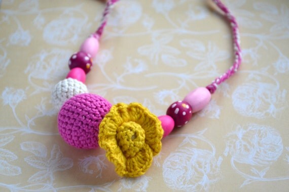 Mom Flower Nursing  Necklace / Teething Necklace - Teething Jewelry - Hot Pink & Yellow - Kids Jewelry