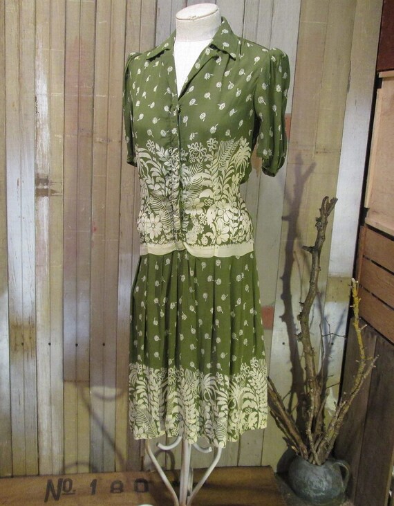 30s 40s Rayon Vintage Dress Sheer Fern Palm tropical Daisy print moss green S M