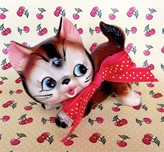 Vintage Kitsch Super Cute Kitty Cat Ready to Pounce Figurine Japan