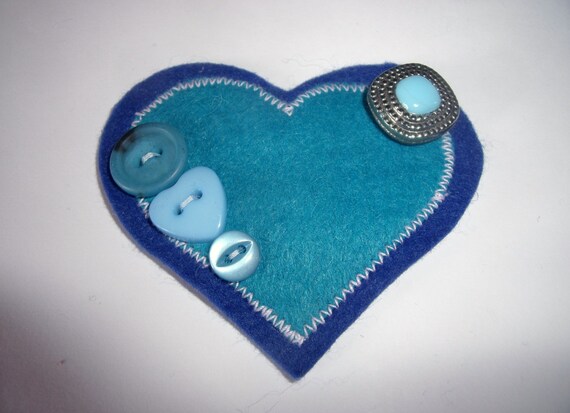 Heart shaped felt brooch with buttons by Fabrilushus on Etsy
