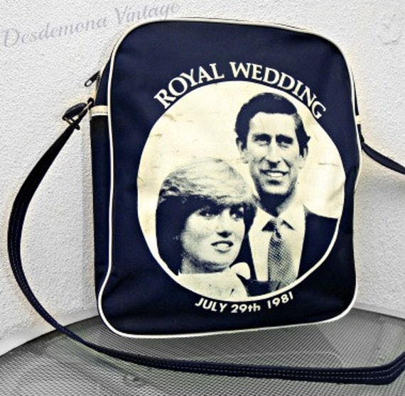 Vintage Original '81 Princess Diana wedding commemorative hand bag in NAVY Royal Family london kitsch collectable 80S