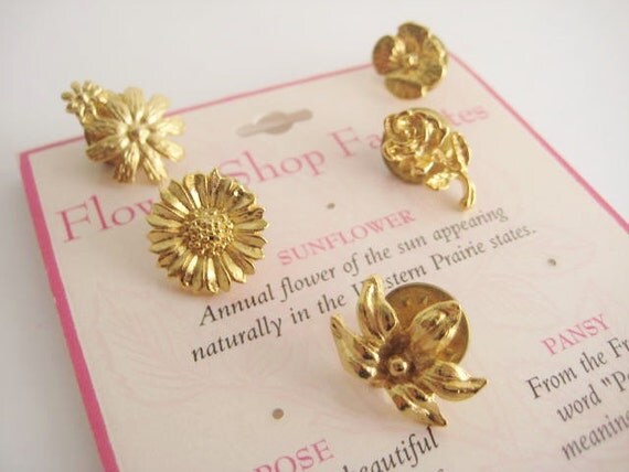 Sale - Vintage gold tone flower brooch set