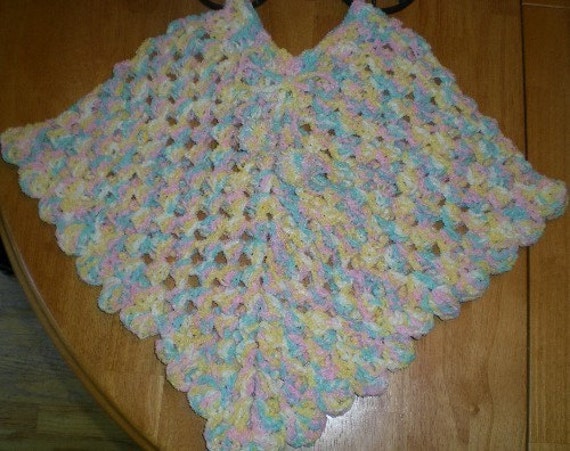 Bernat: Pattern Detail - Baby Boucle - Easy Poncho (knit)