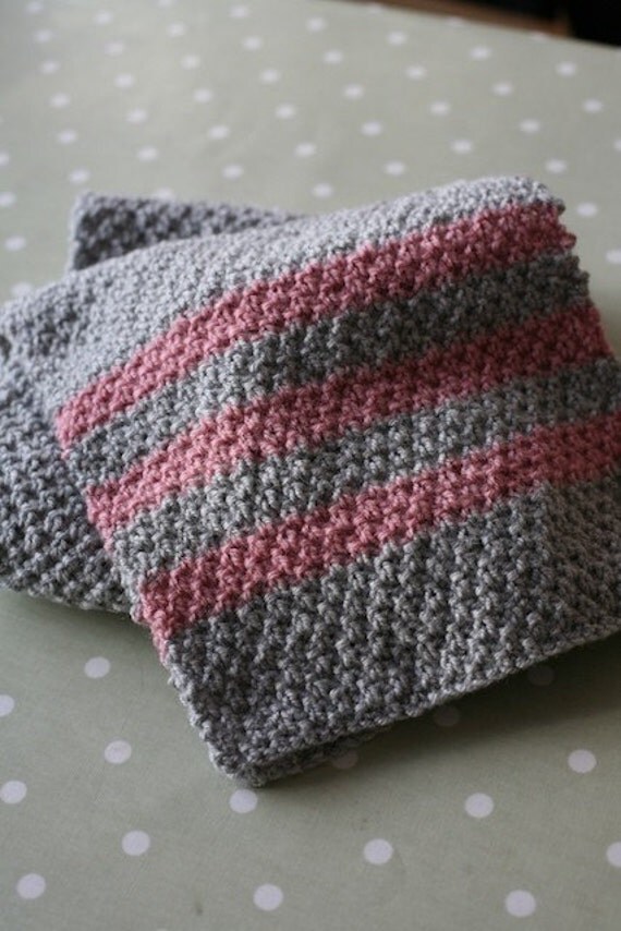 Beautiful Ladies Scarf in Grey and Dusky Pink von MoreTeaVicar1