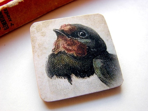 Little Wood Pin Brooch Bird Decoupage Victorian von mimiandlucy