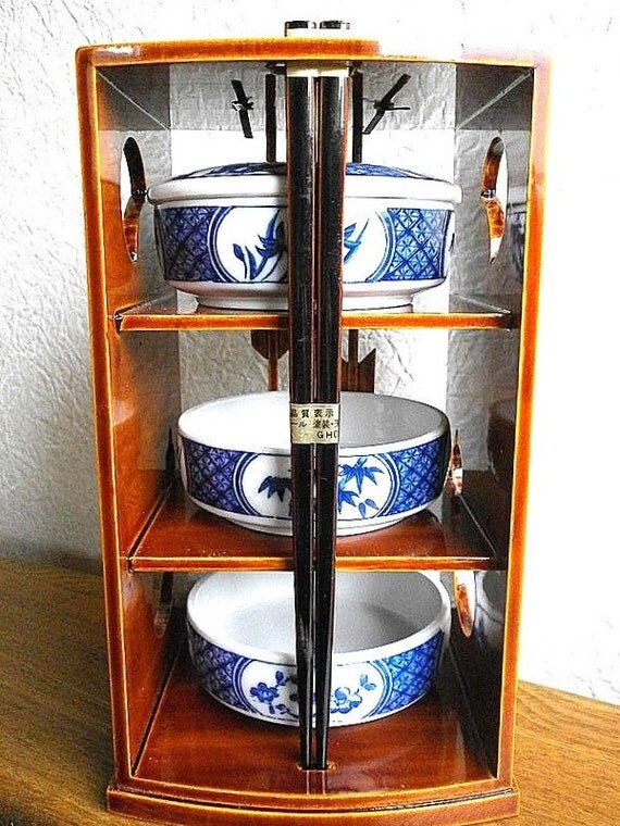 Vintage Japanese Bowls And Wood Case Set With von VintageFromJapan