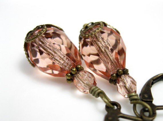Peach Czech Glass Teardrops Vintage Style von jewelrybyNaLa auf Etsy