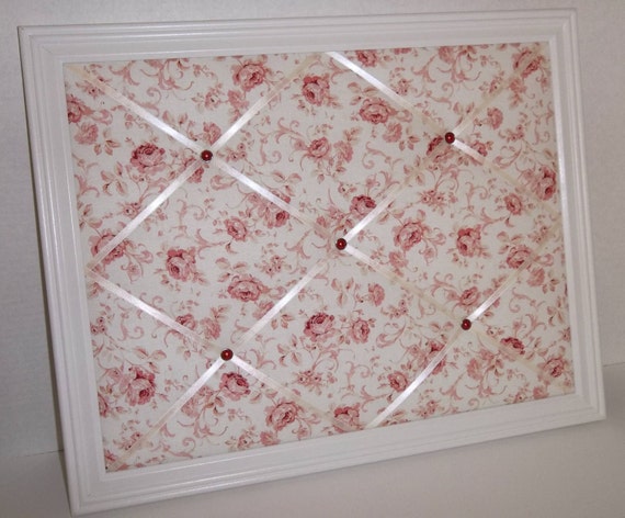 Shabby Chic Red Rose fabric  White Wood Frame von ToileChicBoutique
