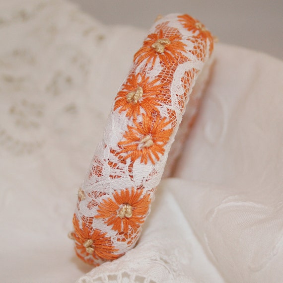 Embroidered Bangle  Orange Daisies on lace von Lynwoodcrafts