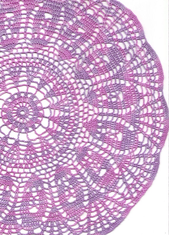 Large lilac pink purple crochet doily von faustapink900 auf Etsy