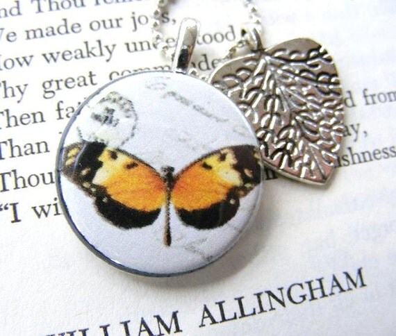 Spring Orange and Black Butterfly Covered Button von meiguidesigns