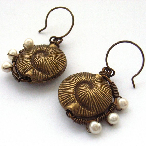 Charm earrings wire wrapped freshwater von BlueForestJewellery