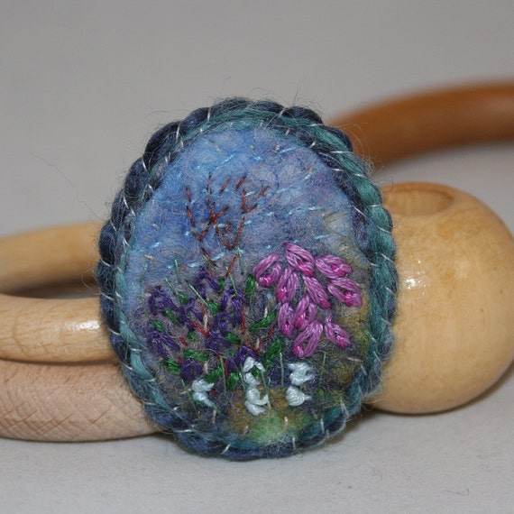 Embroidered and Felted Brooch  Heathers and von Lynwoodcrafts
