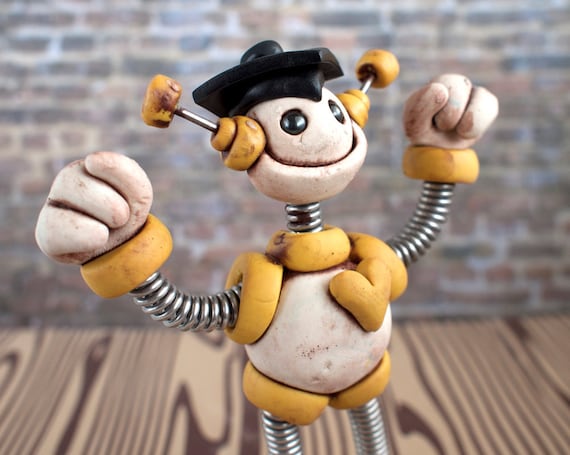 Graduation Grungy Robot Sculpture GEEK GRAD von RobotsAreAwesome