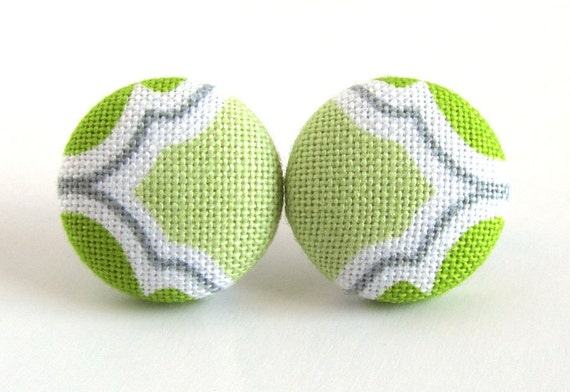 Green button earrings studs spring white gray grey von KooKooCraft