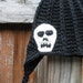 Newborn crochet beanie hat with earlfaps and skull von luvbuzz